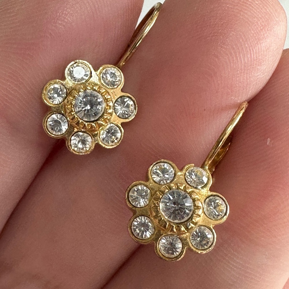 Vintage 1928 dainty goldtone flower rhinestone earrings